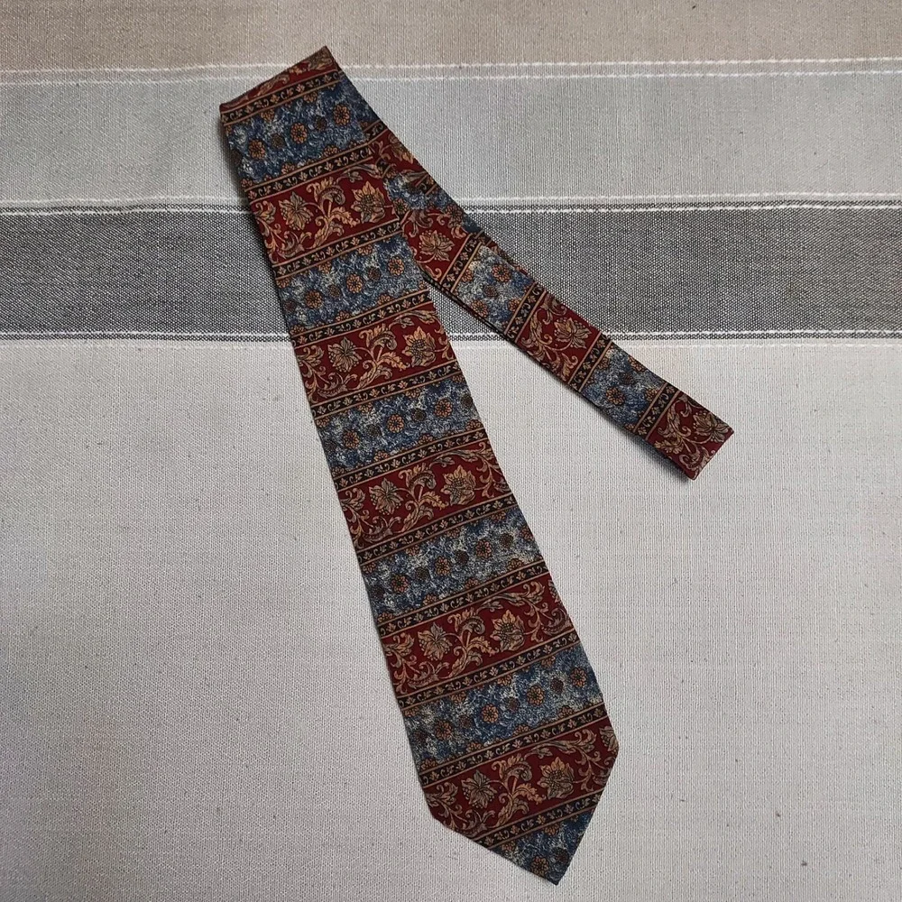 Metropolitan Museum of Art‎ Silk Tie Floral Burgundy Blue Mens Necktie